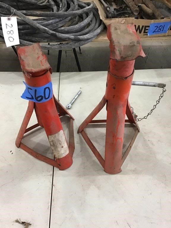 Lot 560: JACK STANDS