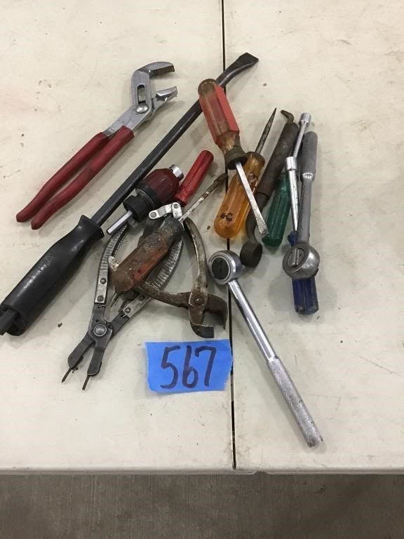 Lot 567: TOOLS, PRY BAR, PLIERS, SCREWDRIVERS, OTHERS
