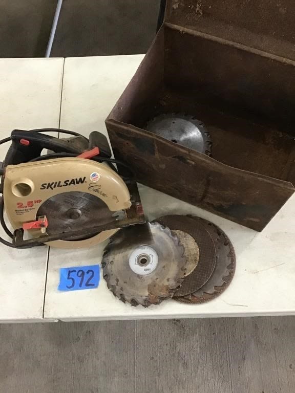 Lot 592: SKILSAW AND BLADES