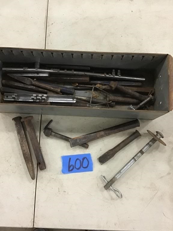 Lot 600: CHISELS AND HITCH PINS