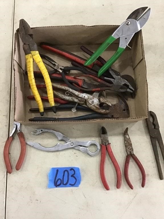 Lot 603: PLIERS,  WIRE CUTTERS,  HOG RING PLIERS