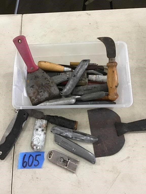 Lot 605: PUTTY KNIVES, UTILITY KNIVES