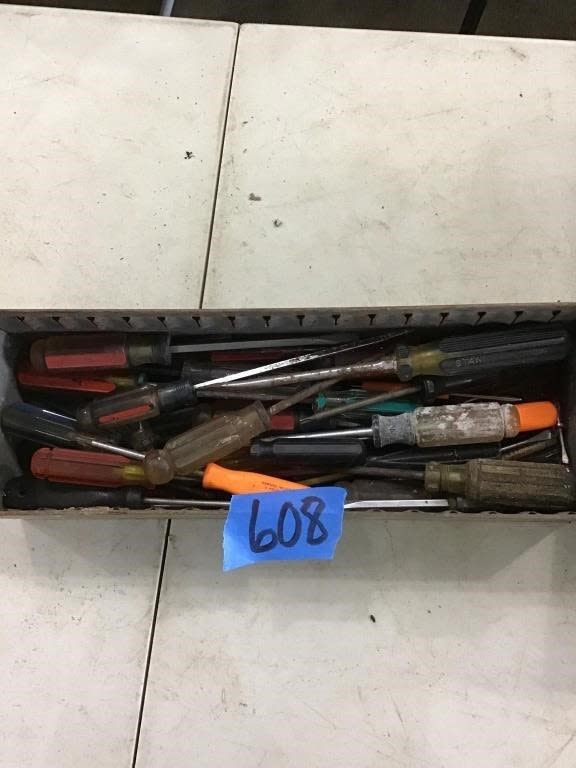 Lot 608: SCREWDRIVERS