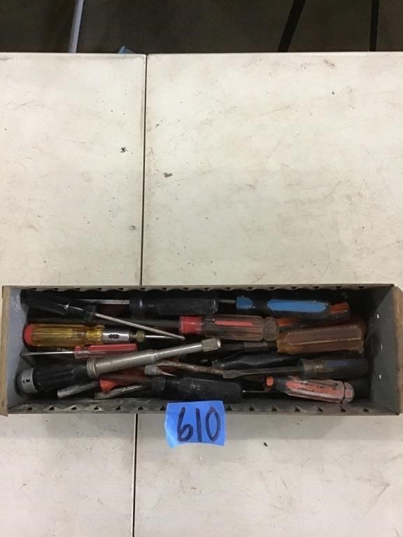 Lot 610: SCREWDRIVERS