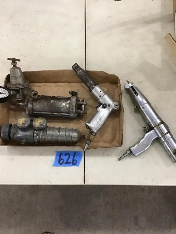 Lot 626: PNEUMATIC SAW, AIR REGULATOR