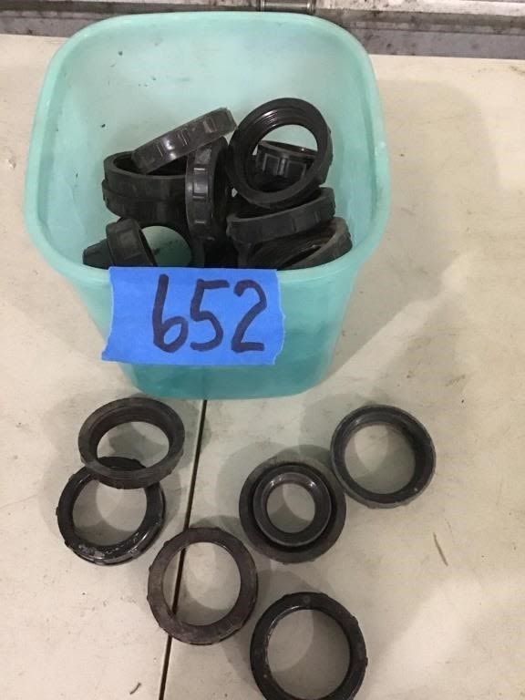 Lot 652: PLASTIC CONNECTOR NUTS