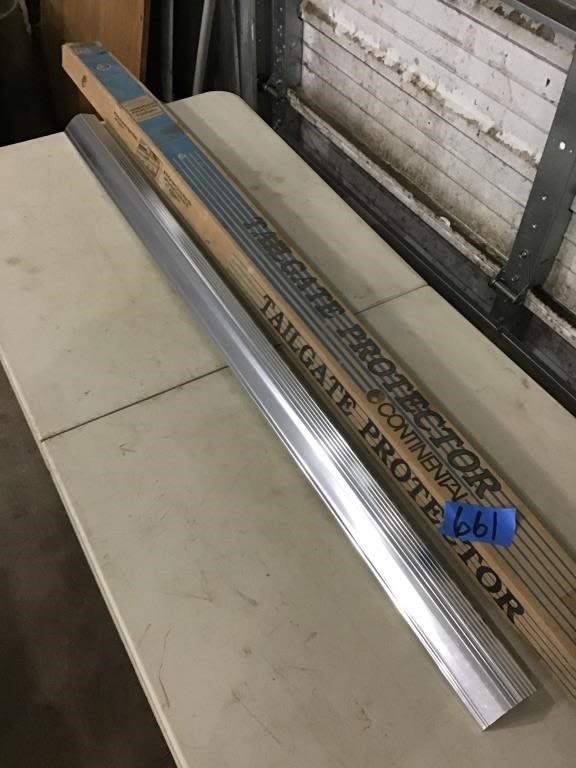 Lot 661: ALUMINUM TAIL GATE PROTECTOR