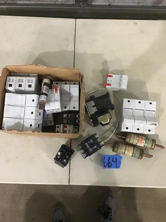 Lot 664: ELECTRICAL CONTACTORS AND FUSES