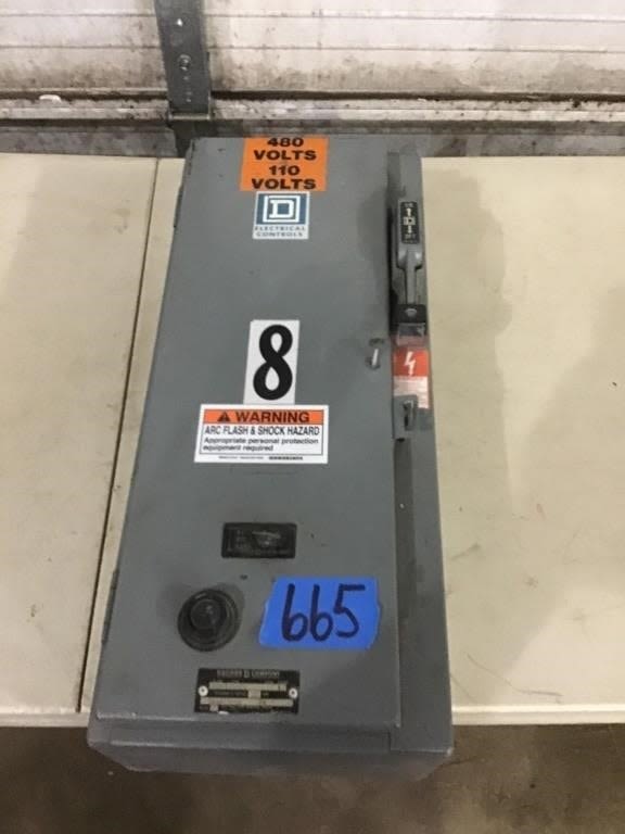 Lot 665: DISCONNECT BOX