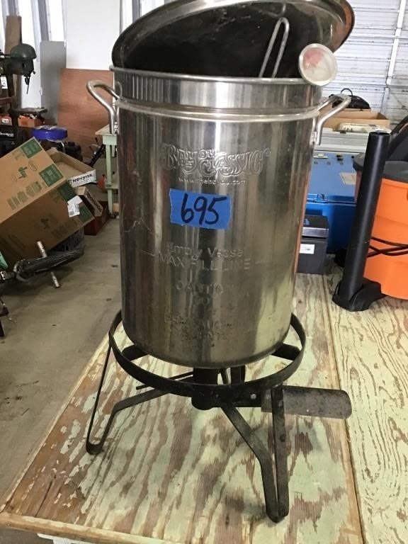 Lot 695: TURKEY FRYER