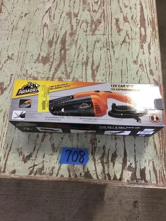Lot 708: 12 VOLT CAR VAC