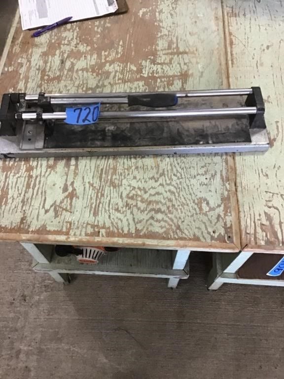 Lot 720: TILE CUTTER