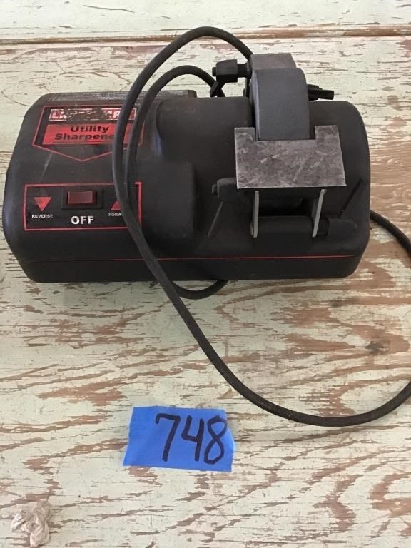 Lot 748: CRAFTSMAN UTILITY SHARPENER