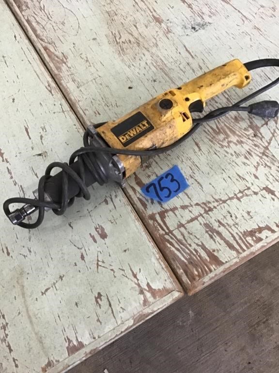 Lot 753: DEWALT ELECTRIC DIE GRINDER