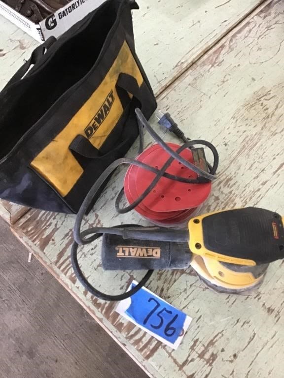 Lot 756: DEWALT ELECTRIC SANDER WITH BAG