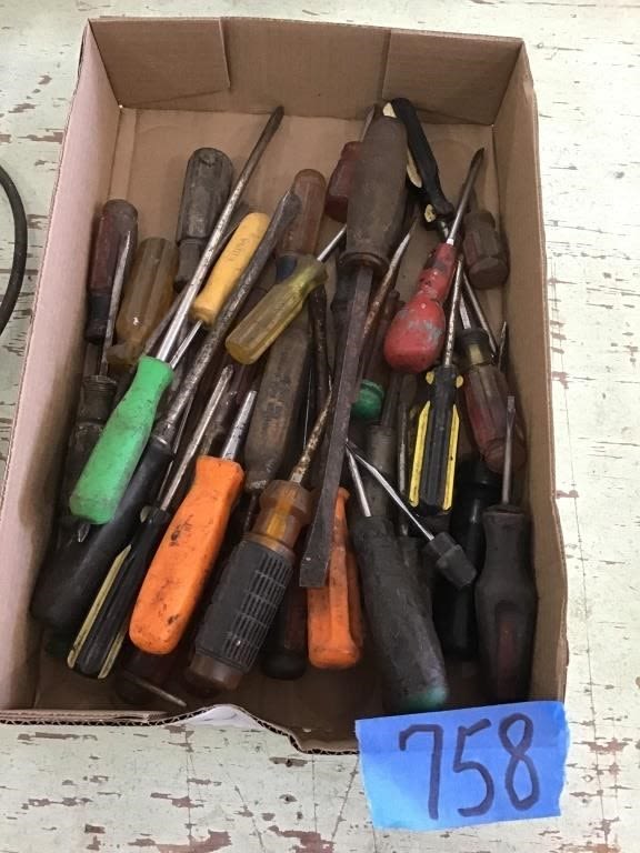 Lot 758: SCREWDRIVERS