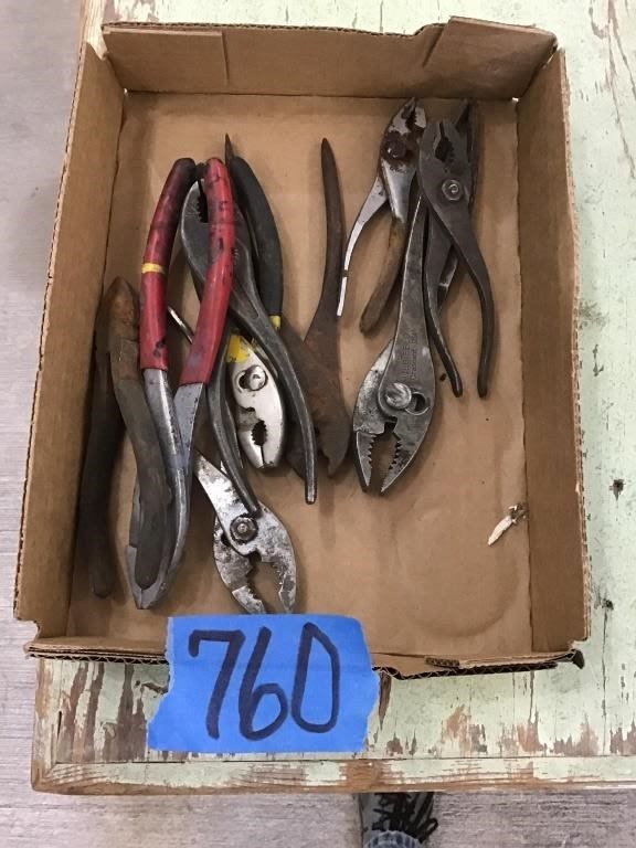 Lot 760: PLIERS