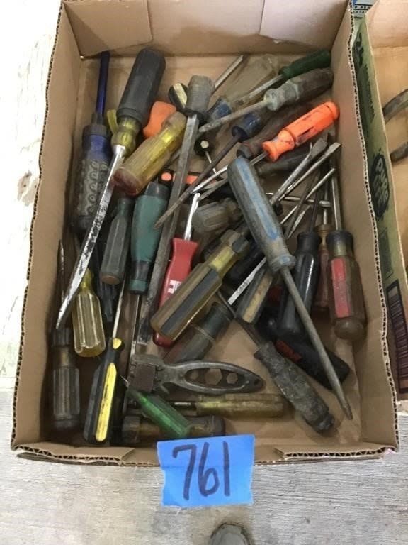 Lot 761: SCREWDRIVERS