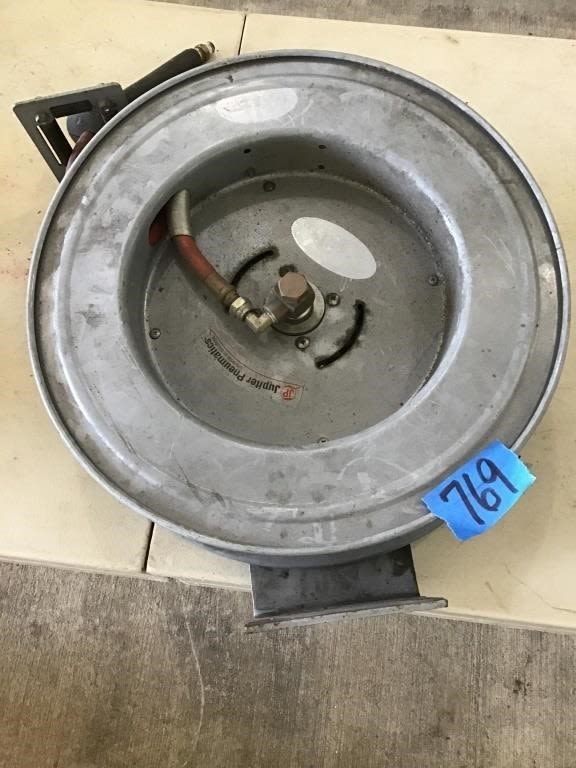 Lot 769: AIR HOSE REEL