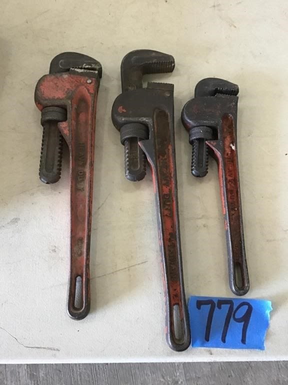 Lot 779: 3. PIPE WRENCHES