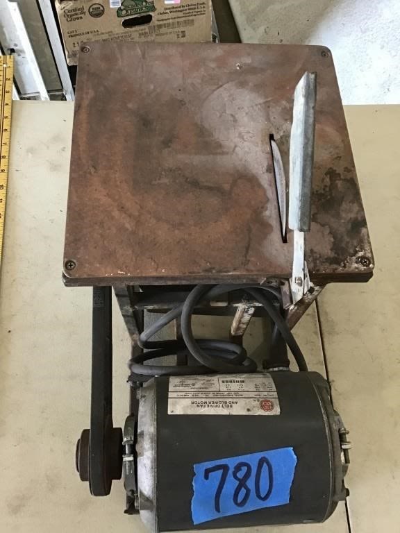 Lot 780: WET TILE SAW