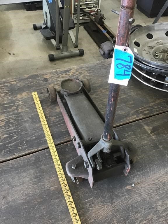 Lot 784: FLOOR JACK