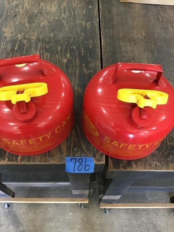 Lot 786: SAFETY GAS CAN
