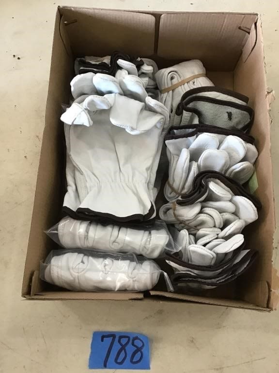 Lot 788: 12. PAIR LARGE LEATHER GLOVES ??
