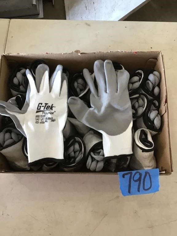 Lot 790: 25. XL. CUT RESIDENT GLOVES