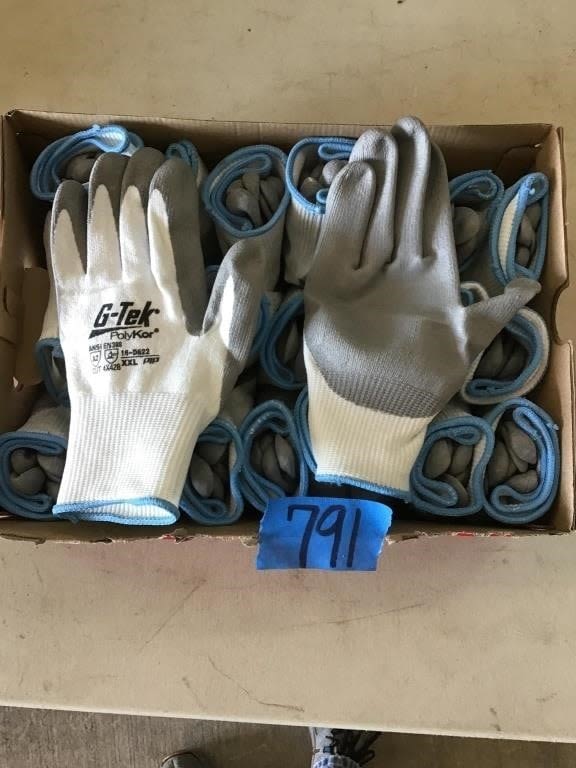 Lot 791: 25. PAIR. 2X. CUT RESISTANT GLOVES