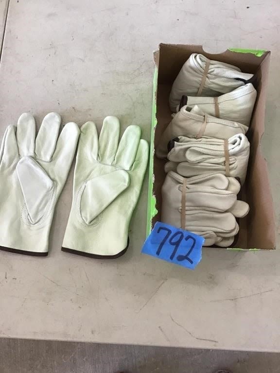 Lot 792: 6  PAIR LARGE LEATHER GLOVES