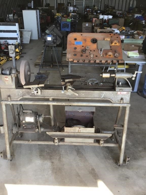 Lot 803: DELTA LATHE WITH ATTACHMENTS