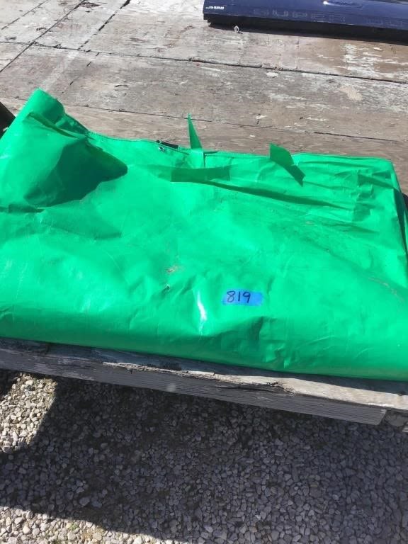 Lot 819: TARP. 20 x 30