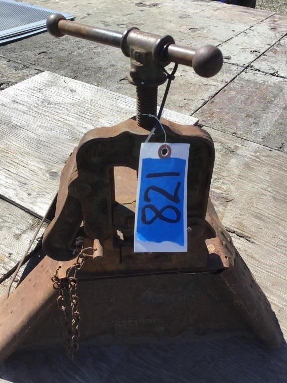 Lot 821: PIPE VISE