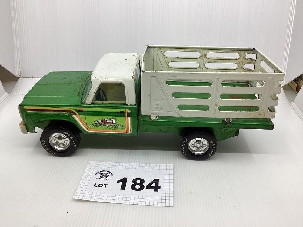 Lot 184: NYLINT FARM TRUCK