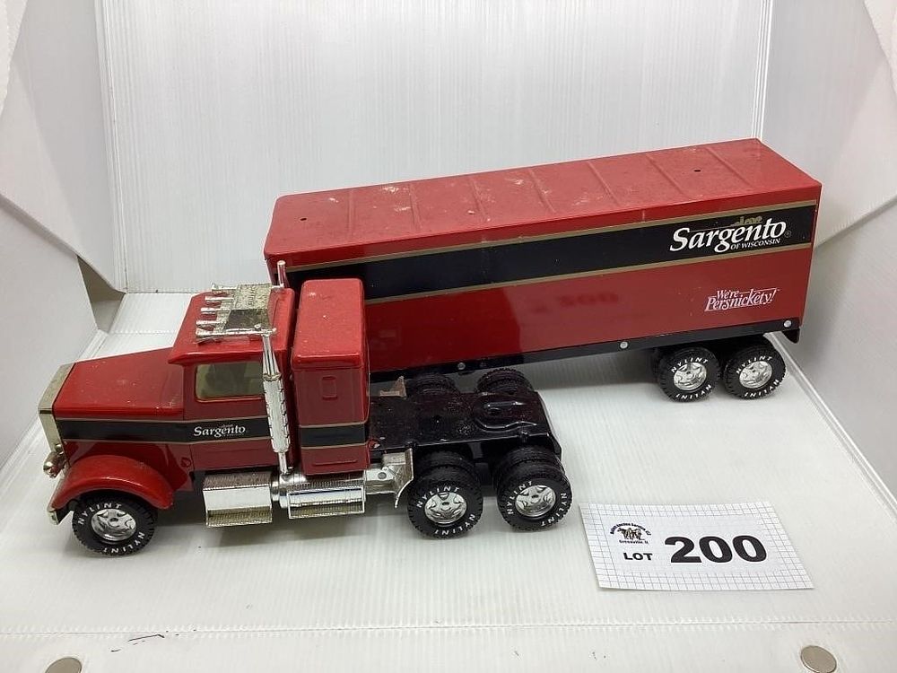 Lot 200: SARGENTO SEMI TRACTOR AND TRAILER