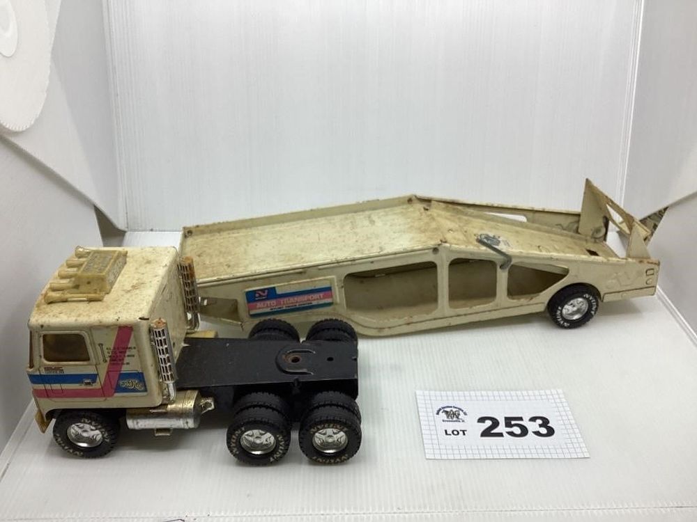Lot 253: NYLINT CAR HAULER SEMI