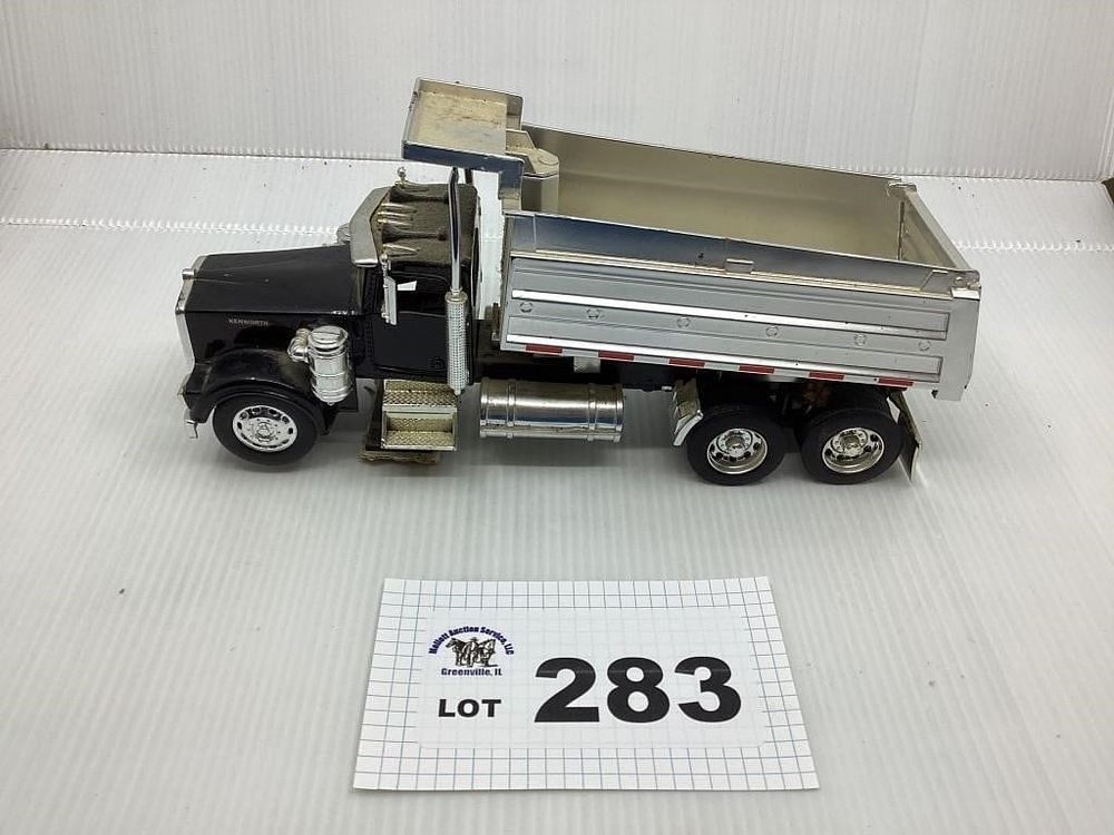Lot 283: KENWORTH DUMP TRUCK