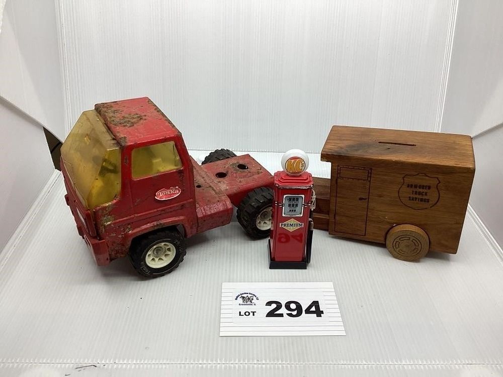 Lot 294: TONKA / GAS PUMP / WOODEN BANK