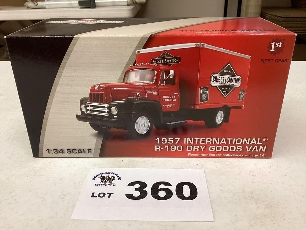 Lot 360: 1:34 SCALE 1957 INTERNATIONAL R-190 DRY GOODS VAN