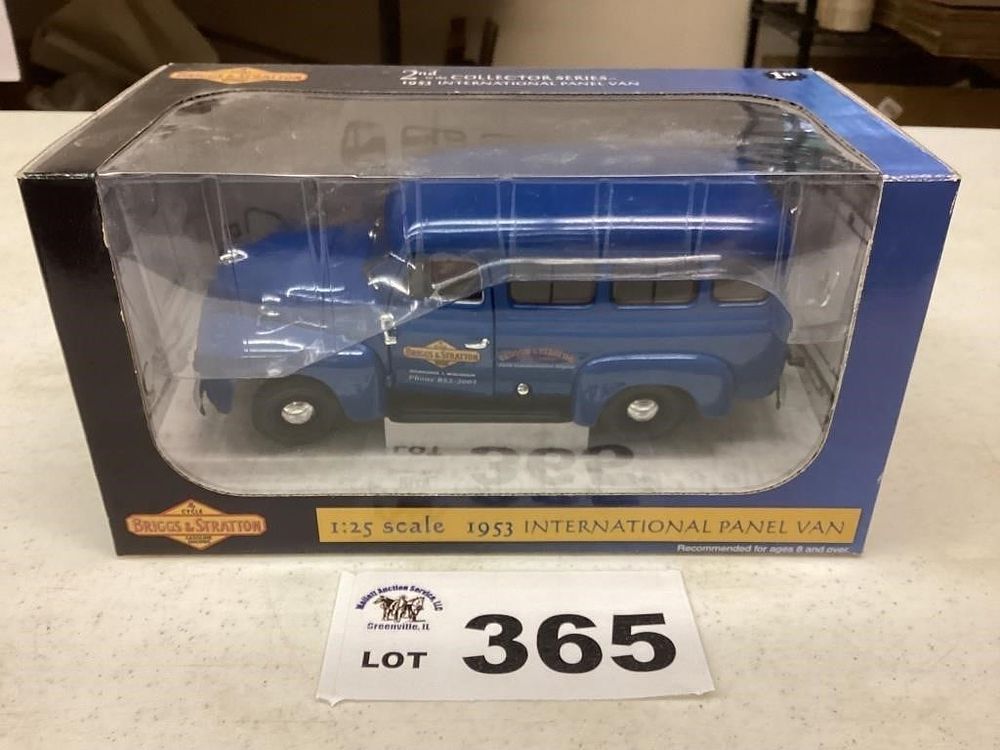 Lot 365: 1:25 SCALE 1953 INTERNATIONAL PANEL VAN