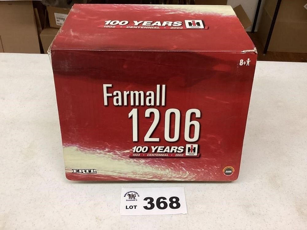 Lot 368: 1:16 SCALE FARMALL 1206