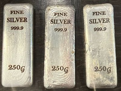 3 ברים של 250 גרם סילבר טהור 999.9 סה״כ 750 גרם של כסף טהור שזה 24.11 אונקיות כסף טהור