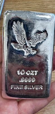 מטיל כסף טהור במשקל 10 אונקיות (כ־311 גרם) 
טוהר גבוה במיוחד: .9999 Fine Silver 
🦅 עיצוב: 