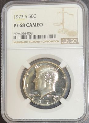 מטבע חצי דולר אמריקאי 🇺🇸🇺🇸 
שנת הטבעה 1973 
בדירוג PF 68 CAMEO בין הדירוגים הגבוהים שיש .🔝 