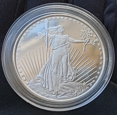 אונקיה כסף טהור 99.9% אמריקאית "סיינט גודנס" (Saint Gaudes) בהנפקה 