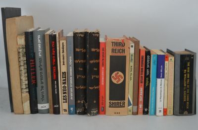 23 ספרים על הצורר הנאצי בשפות שונות בספרים שונים חוקרים שונים ובהם מהדורות נדירים