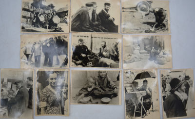 11 צילומים מקוריים מימי האימה. דמויות יהודים מגורשים, עונדים טלאי צהוב, בעבודת כפיה, מעט רוכלות 