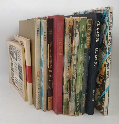 12 ספרים ובהם שלושה שנתוני ישראל לאומנות הצילום שנים 66/69, עד לתקופה דוד רובינגר, הקיבוץ ועוד.