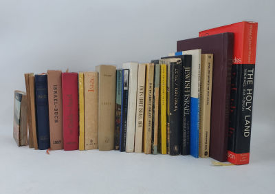 20 מדריכים על ארץ ישראל רב לשוניים לאורך ימי המדינה.